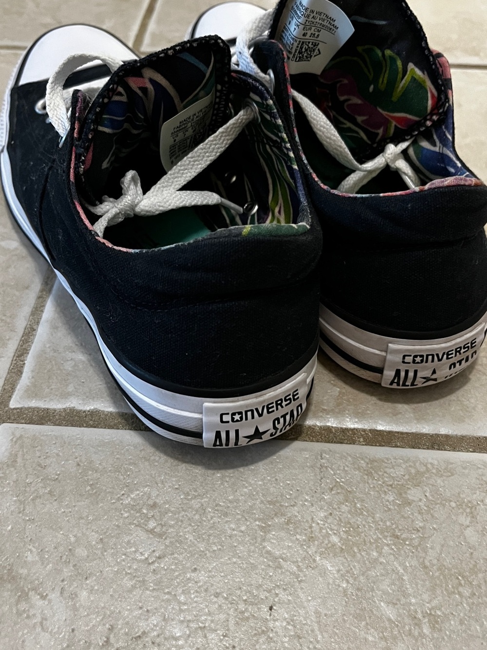 Converse Chuck Taylor All Star low top with floral printed inner lining - Picture 3 of 4